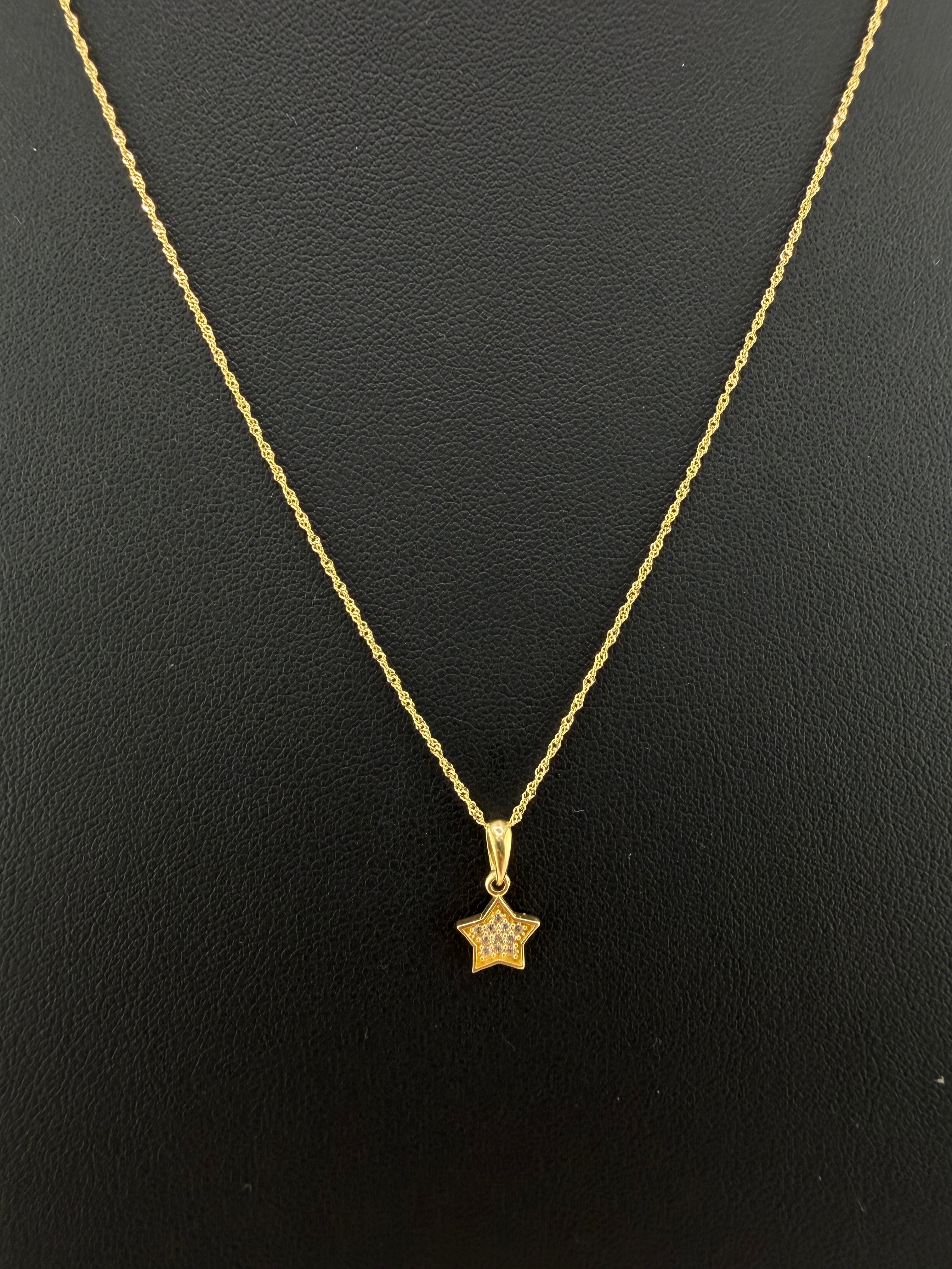Conjunto de cadena Singapur y colgante de estrella – Oro amarillo de 18 quilates (Italia 750) – 1,56 g | 45 cm | 0,8 mm