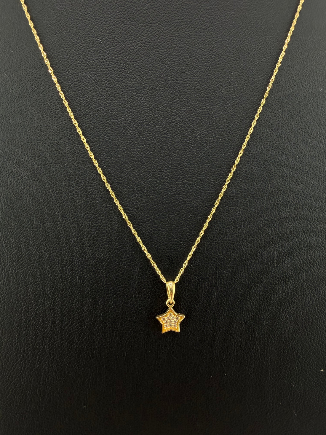 Conjunto de cadena Singapur y colgante de estrella – Oro amarillo de 18 quilates (Italia 750) – 1,56 g | 45 cm | 0,8 mm