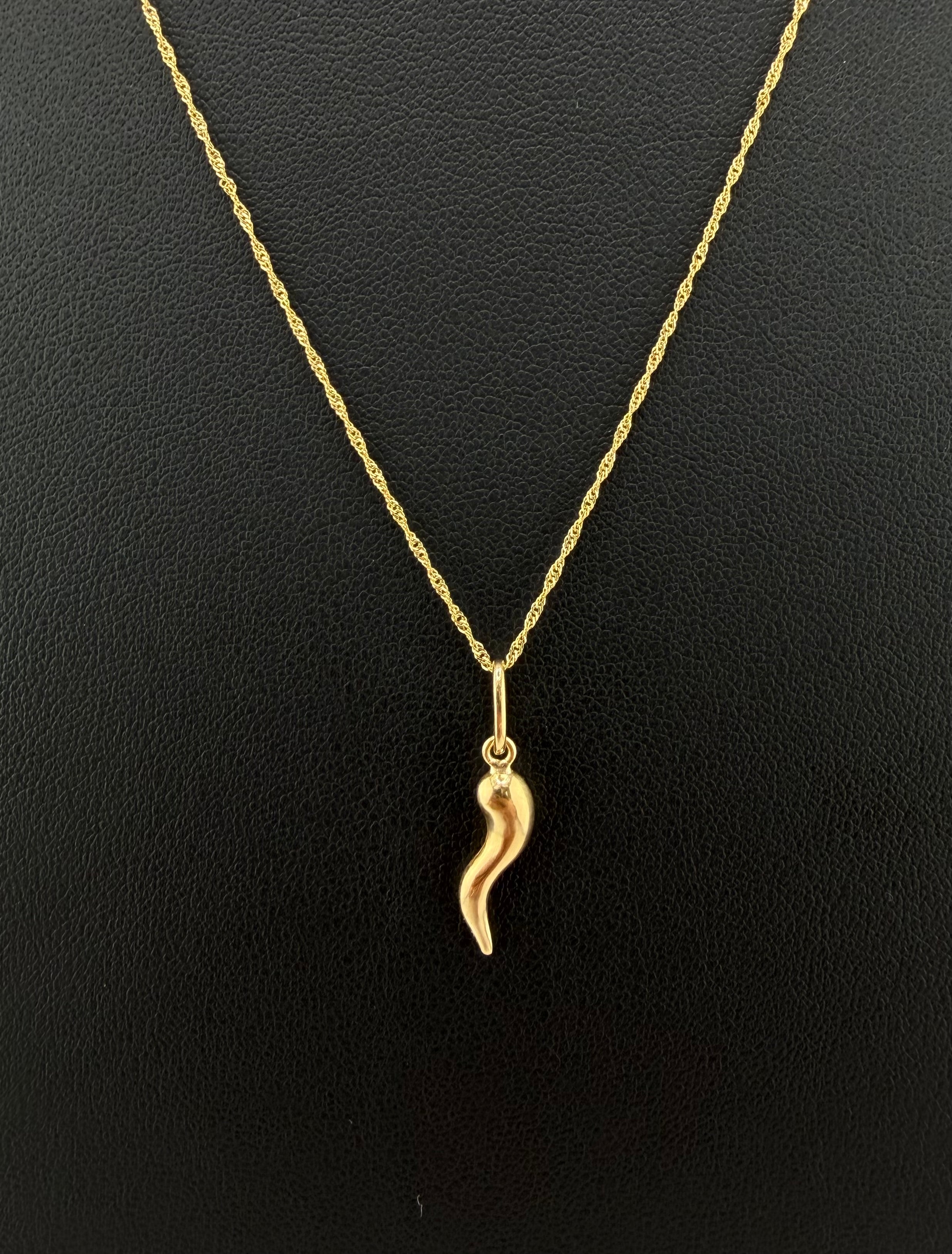 Singapore Chain & Pendant Set – 18K Yellow Gold (Italy) – 1.50g | 45cm | 0.8mm
