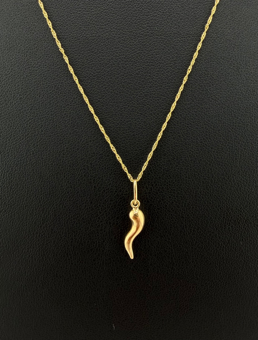 Singapore Chain & Pendant Set – 18K Yellow Gold (Italy) – 1.50g | 45cm | 0.8mm