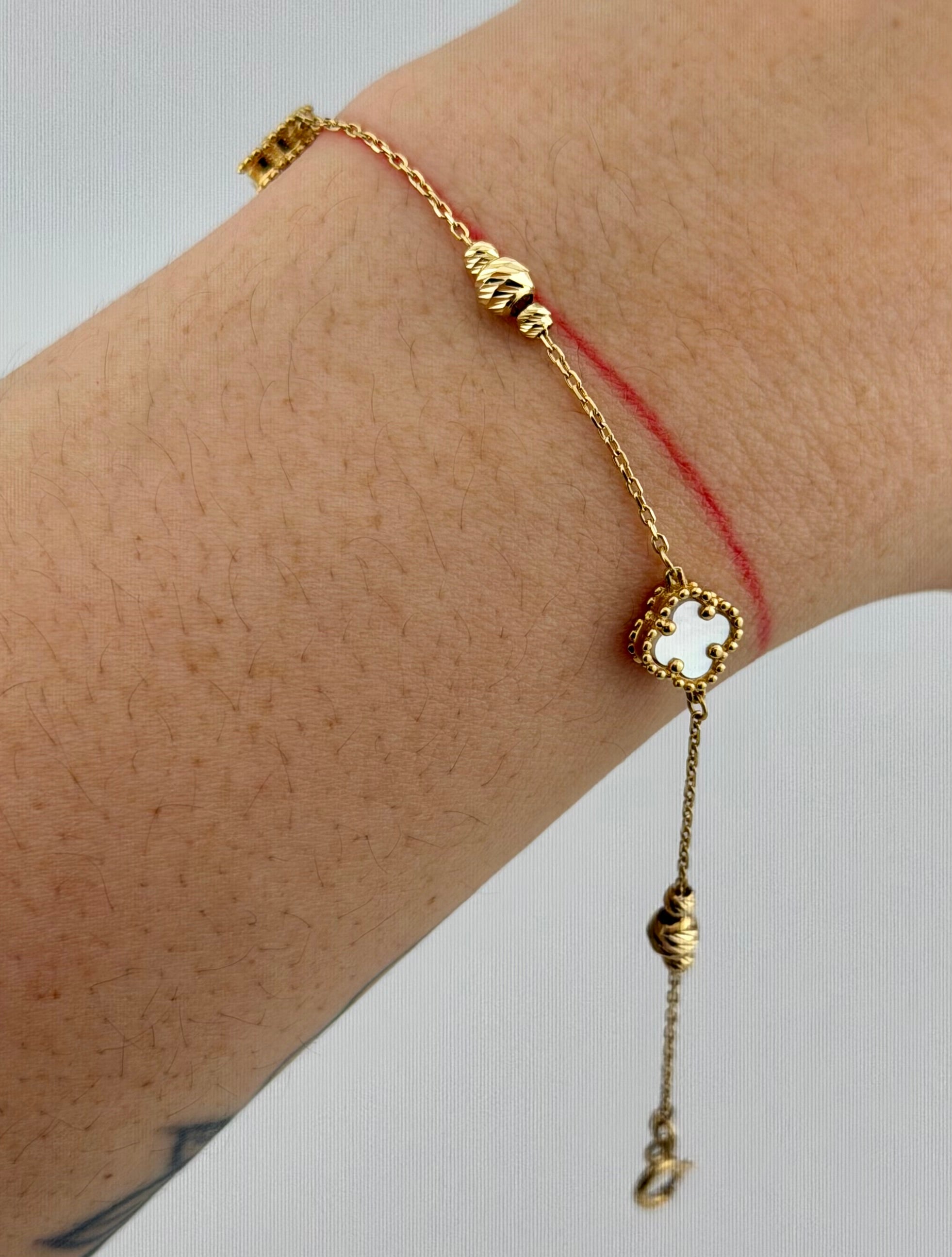 White Clover Bracelet with Gold Beads – 18K Yellow Gold (Italy) – 2.66g | 18cm | 7.8mm