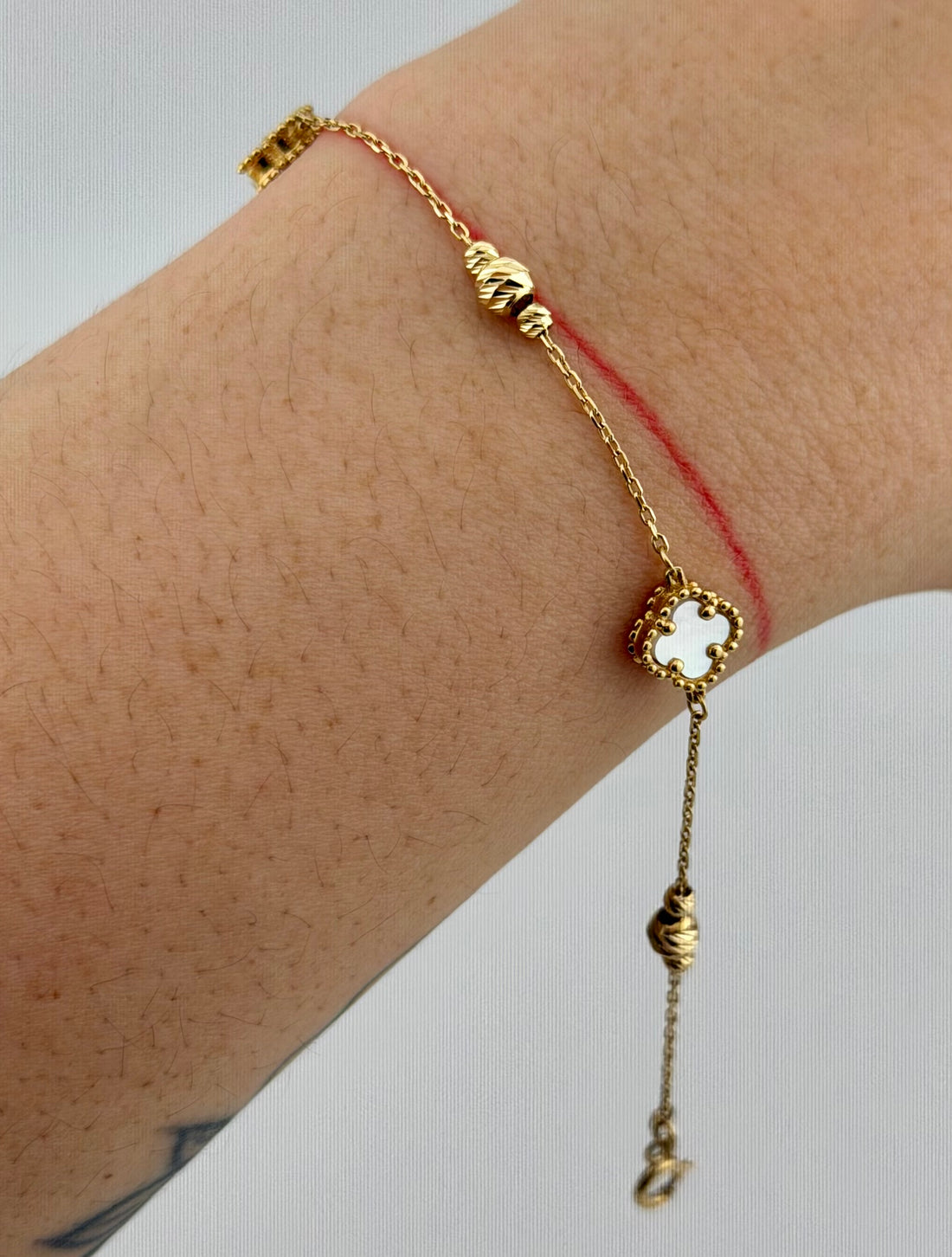 White Clover Bracelet with Gold Beads – 18K Yellow Gold (Italy) – 2.66g | 18cm | 7.8mm