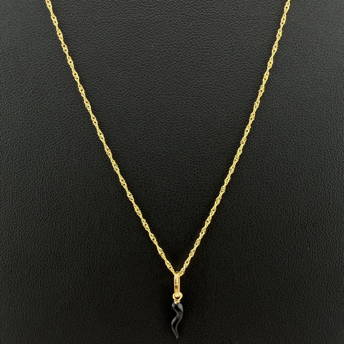 Singapore Chain & Pendant Set – 18K Yellow Gold (Italy) – 1.88g | 50cm | 0.8mm